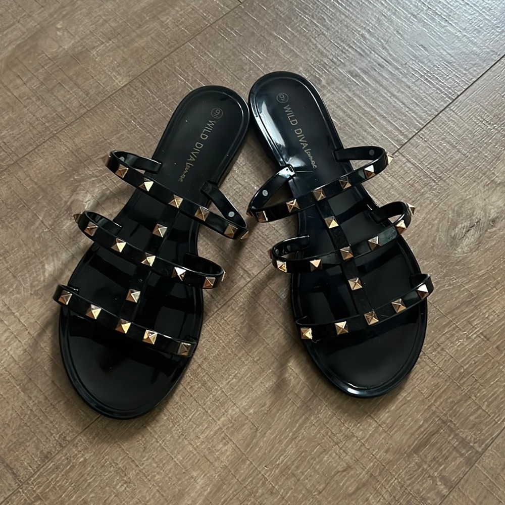 Women’s sandals size 9